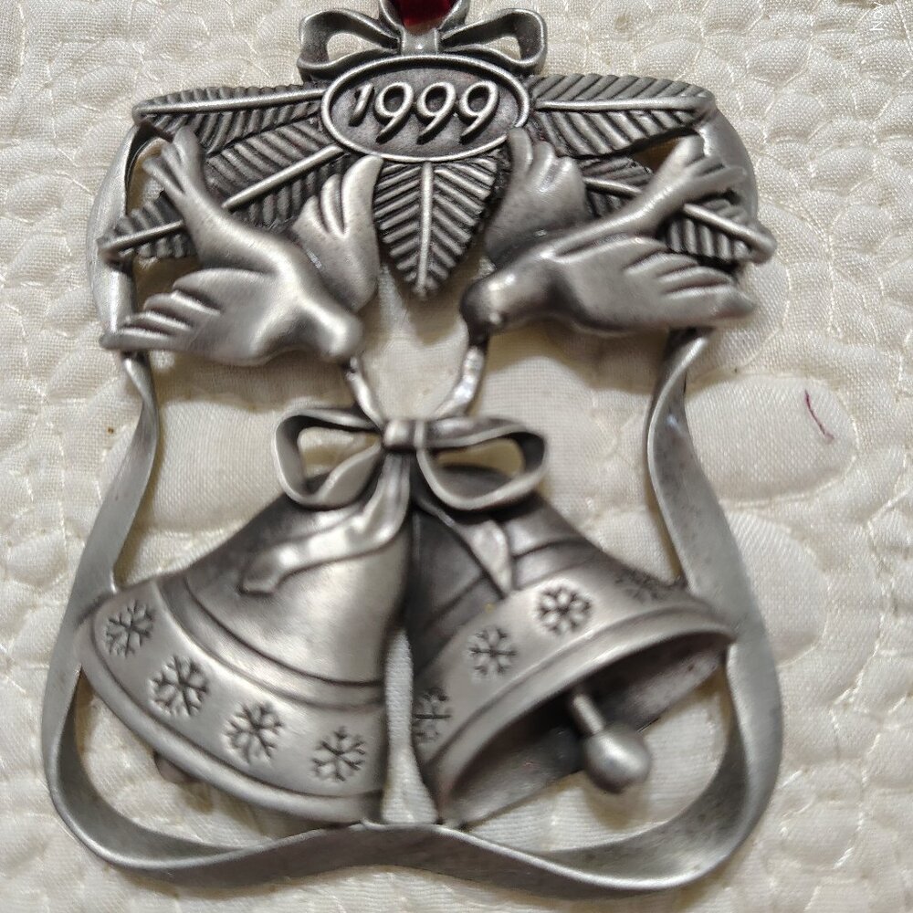 1999 Avon Pewter Christmas Holiday Ornament - "Season of Peace"